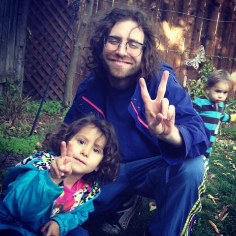Kyle Mooney may or may not have children